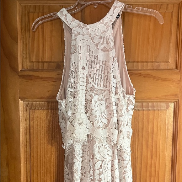 Elegant White Lace Maxi Dress - Picture 3 of 4